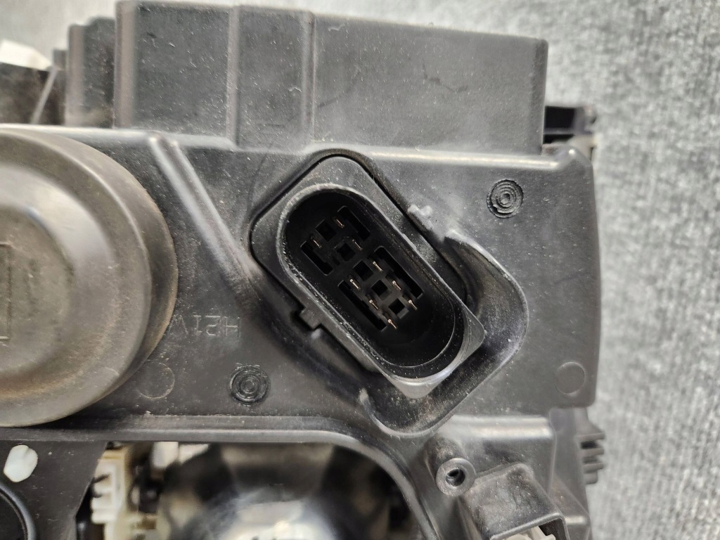 Фара фара передняя левая - vw amarok 2h bi-xenon led рестайлинг  16-20 с Разборки