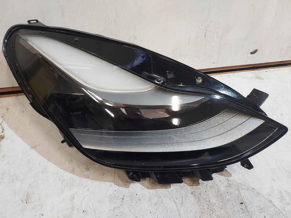 фото №1, Лампа tesla 3 full led правая перед