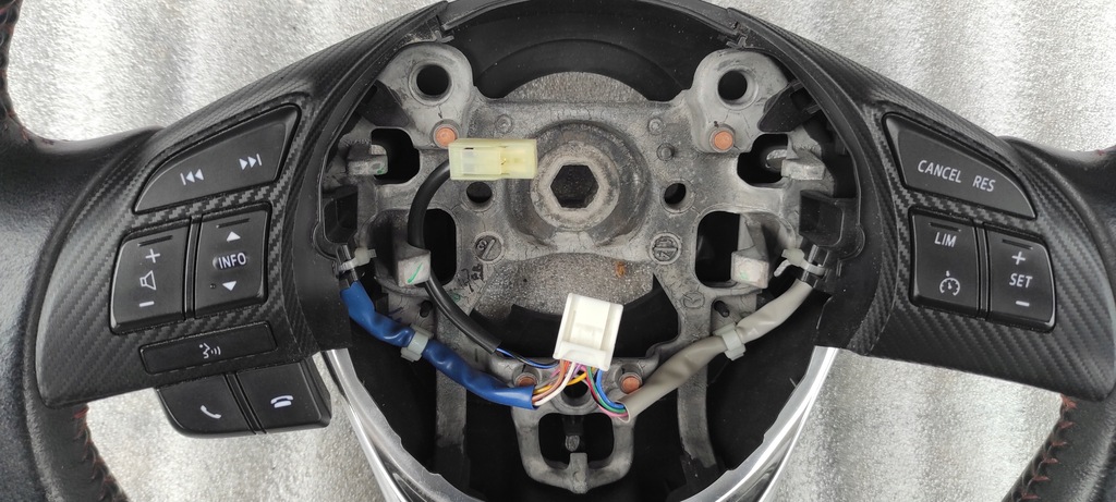 фото №8, Mazda 3 bm повітропровід шкіра мультифункція czerwona nić rok 2014