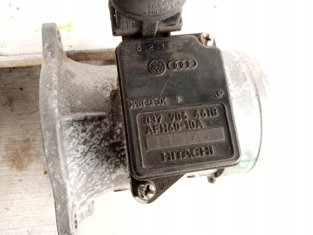 Audi a4 b5 rzepływomierz 037906461b Цена
