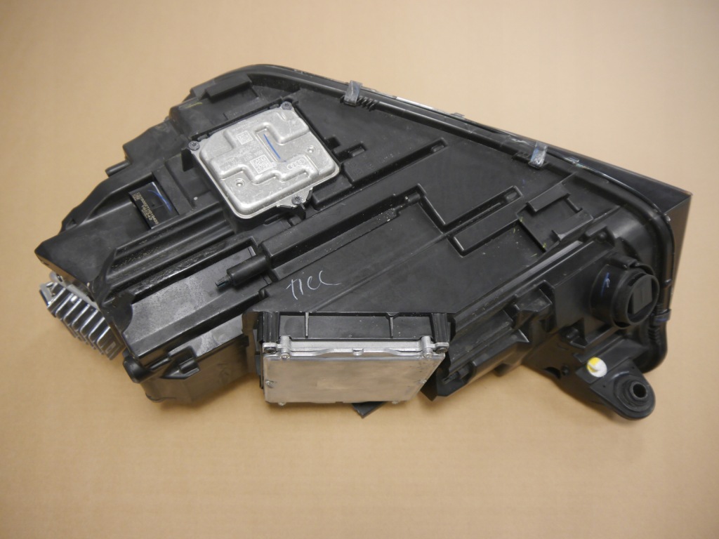 Audi q5 80a фара matrix правый  80a941036 в Украине