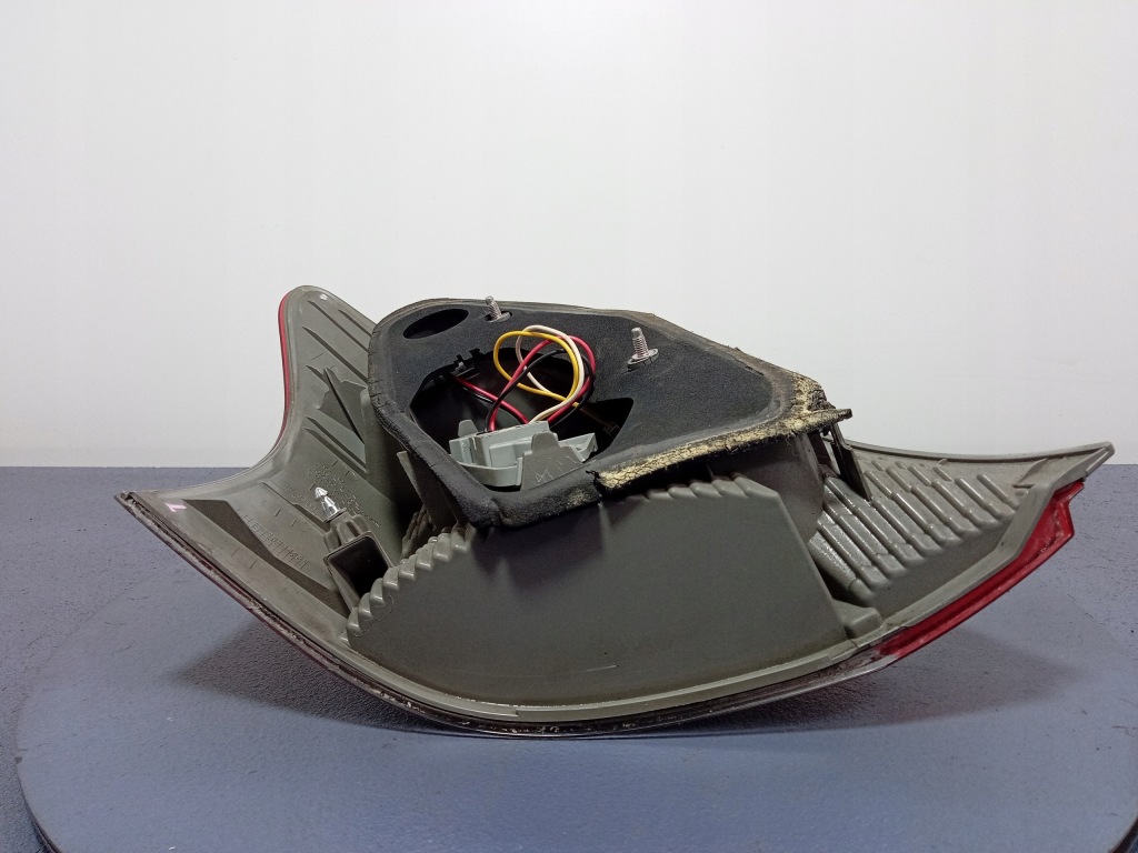 фото №3, Toyota yaris ii лампа задня права