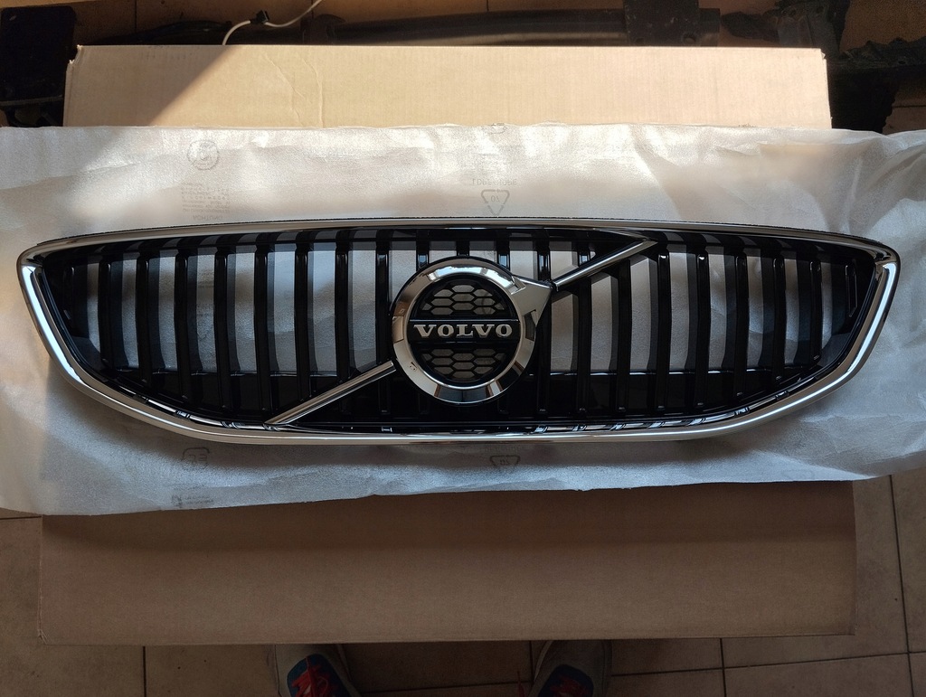 фото №1, Volvo v40 ii v-40 решётка радиатора решётка радиатора lift решётка 31425328