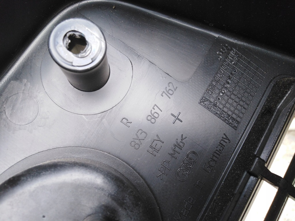 фото №6, Audi a1 8x 3d обшивка багажника 10r eur