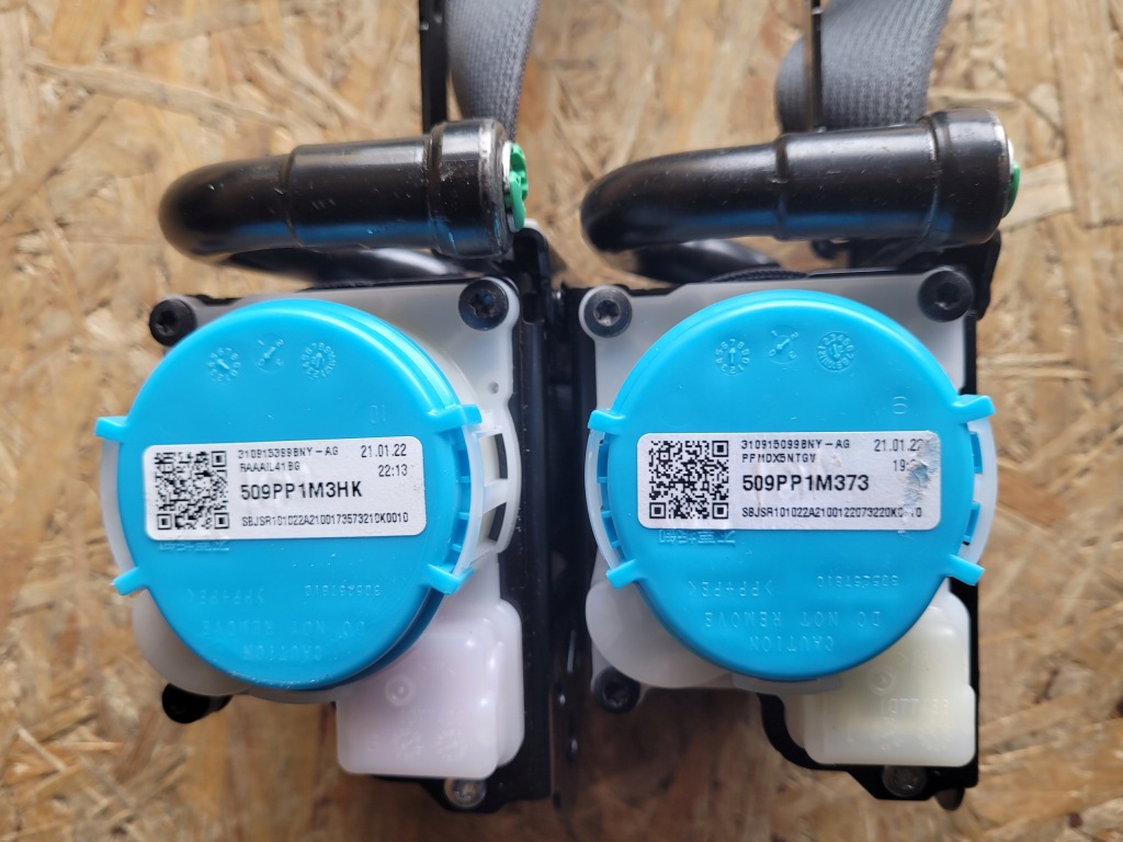 фото №13, Toyota yaris iv 4 приборная панель приборная консоль приборная панель подушка безопасности ремни оригинал fv