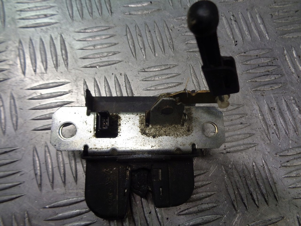 фото №1, Замок крышки багажника vw polo iv 9n 1.4 b
