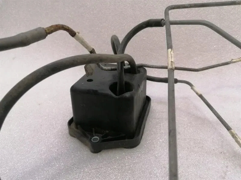 Ferrari ff f151 reservior 198339 контейнер exhaust вакуумный бак and трубки с Разборки