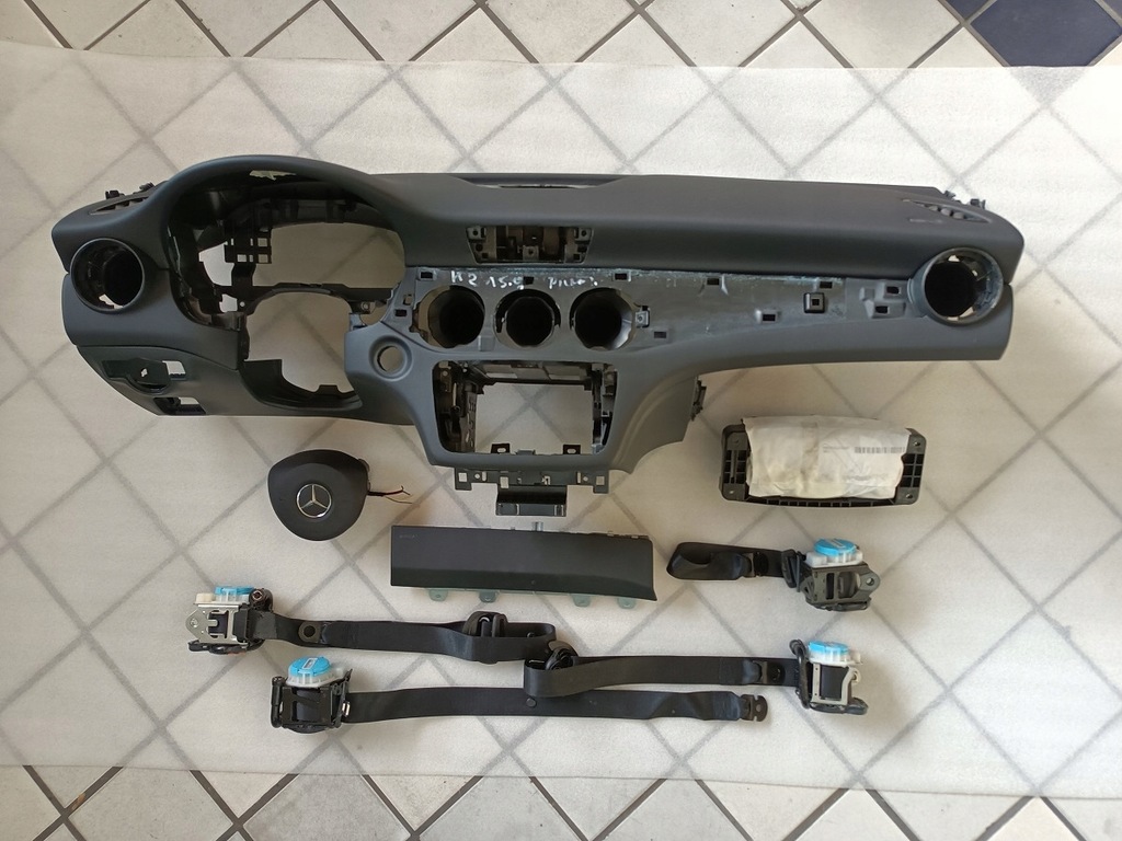 фото №1, Mercedes cla приборная панель консоль подушка безопасности подушки безопасности ремни приборная панель
