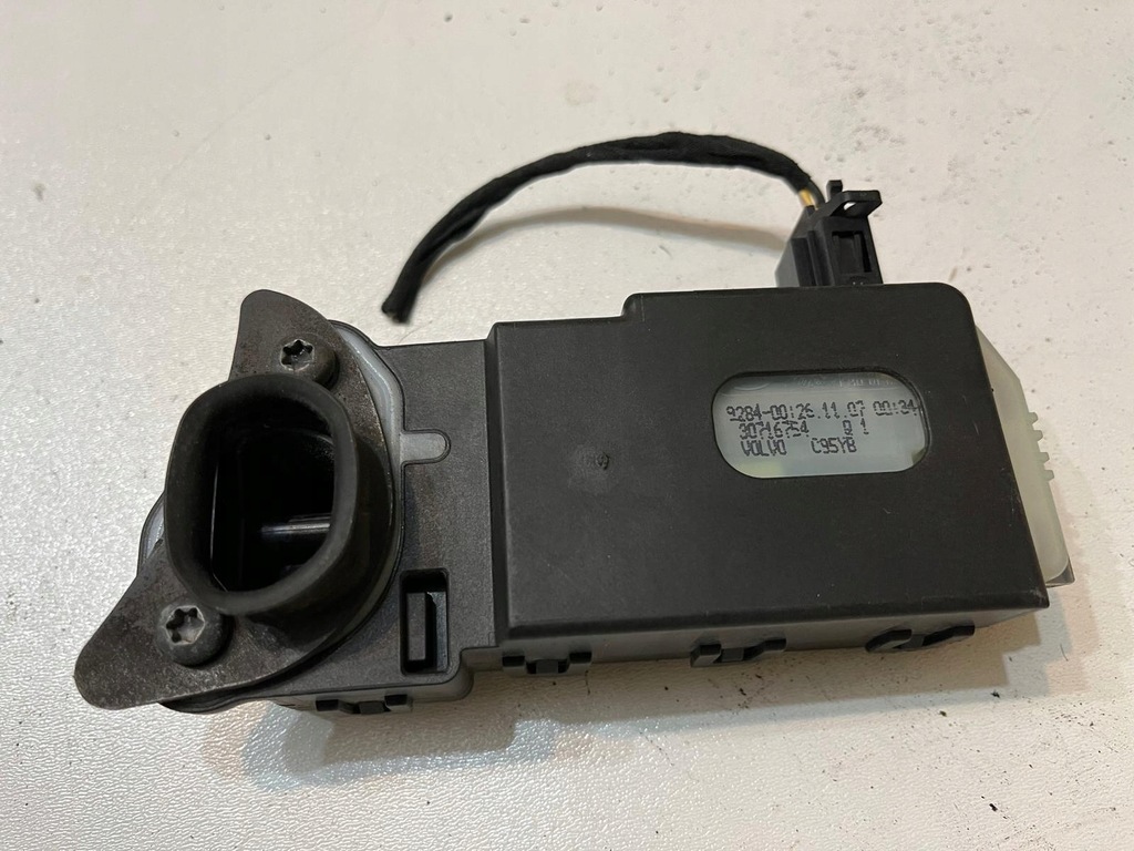 фото №1, Volvo v50 привод крышка топлива 30716754