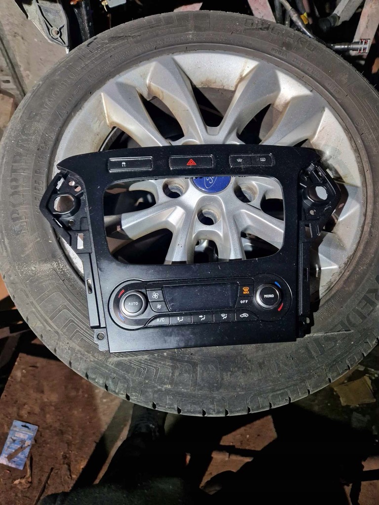 фото №1, Ford mondeo mk4 рамка радіо панель обдув lift