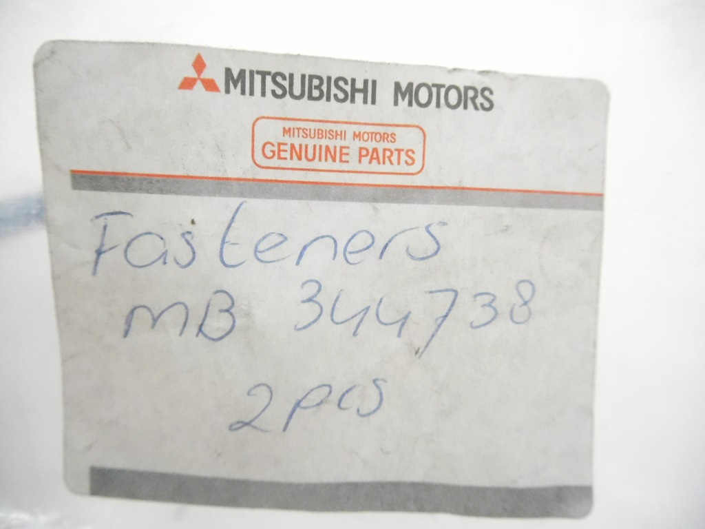 фото №6, Кронштейн липучка, крышки багажника mitsubishi l200 оригинальный номер mb344738