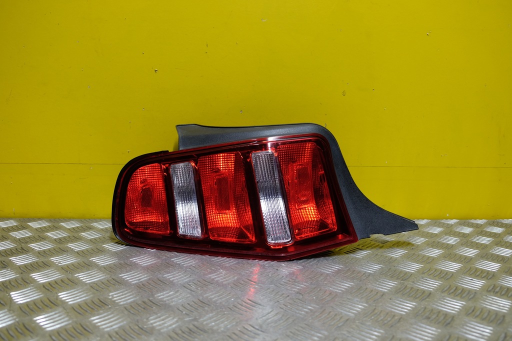 фото №1, Ford mustang lift 2010- лампа задняя левая задняя usa