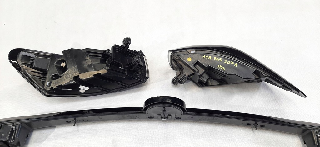 фото №10, Vw id.4 комплект лампа задняя iqlight 11a945207a левая правая середина iq led id.4