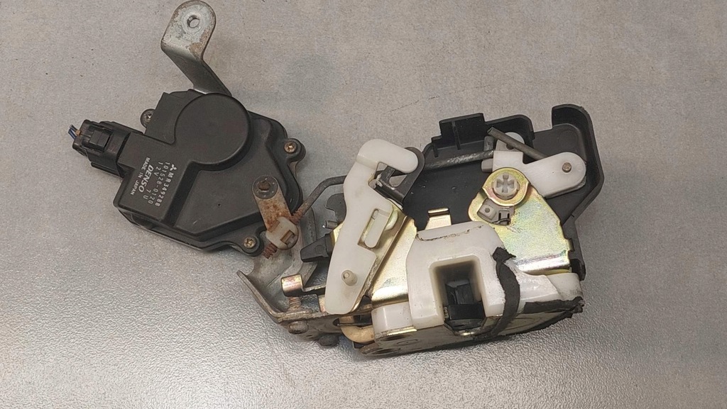 фото №4, Замок дверь правый задняя space wagon iii 2.4 gdi