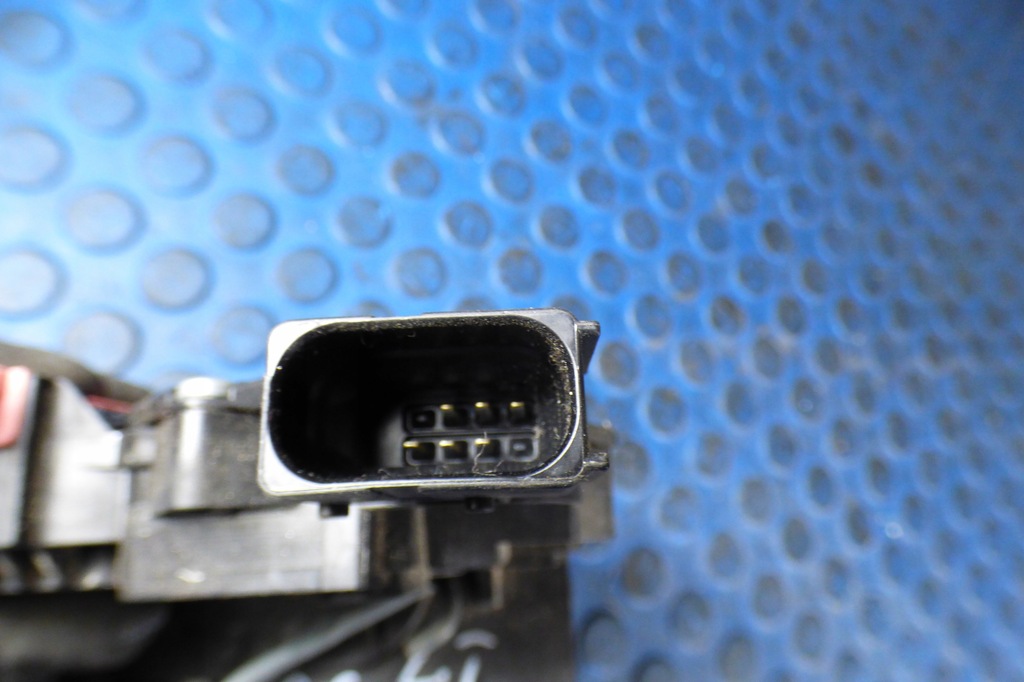 фото №5, Замок двері лівий задня 6-pin 13431842 opel corsa e 5d