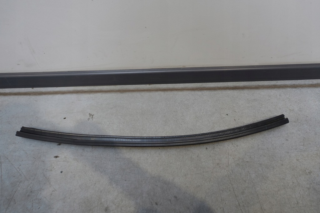 фото №1, Audi q7 молдинг ущільнювач скло задня