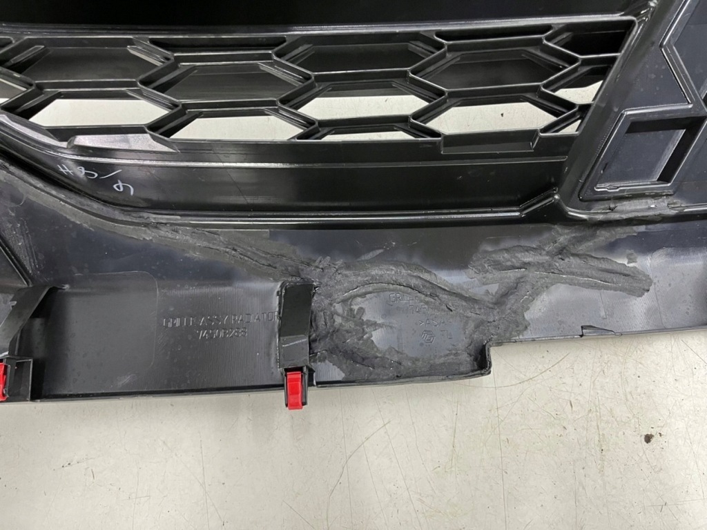 фото №15, Решётка радиатора mitsubishi l200 5 v 19r.- решётка радиатора передняя накладка бампера значок