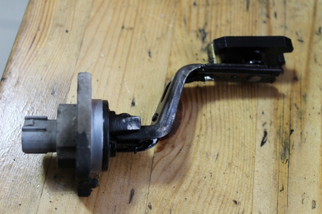 фото №11, Auris yaris corolla e12 e15 1.4 d4d 1nd датчик уровня масла