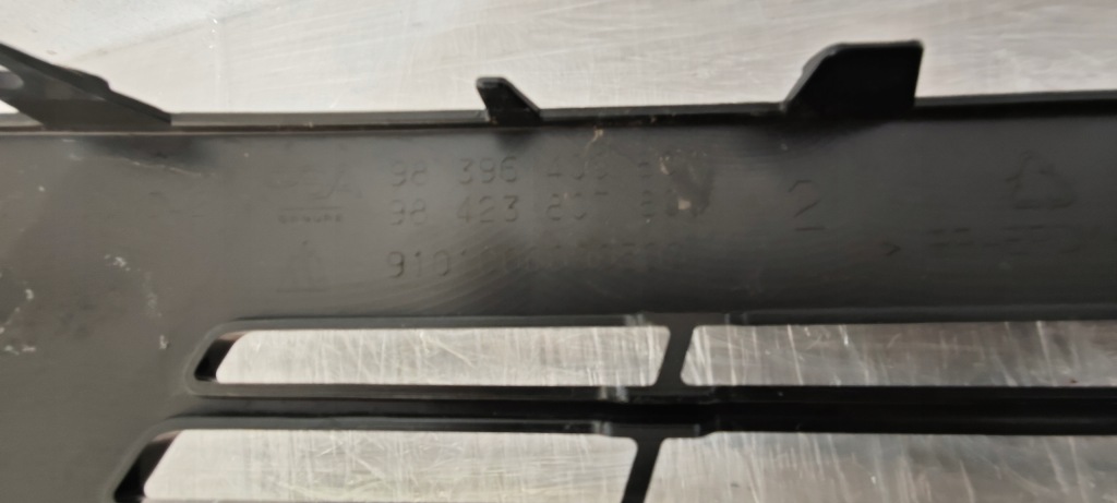 Решітка радіатора решітка радіатора opel astra l Недорого