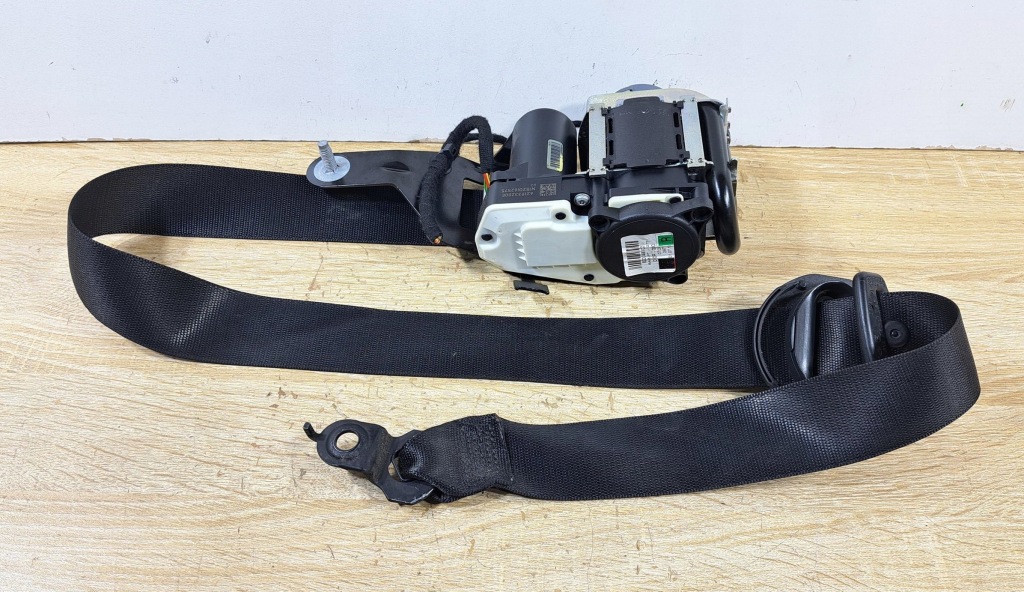 Купити Mercedes w212 рестайлінг  ремінь безпеки правий перед 620048100 $