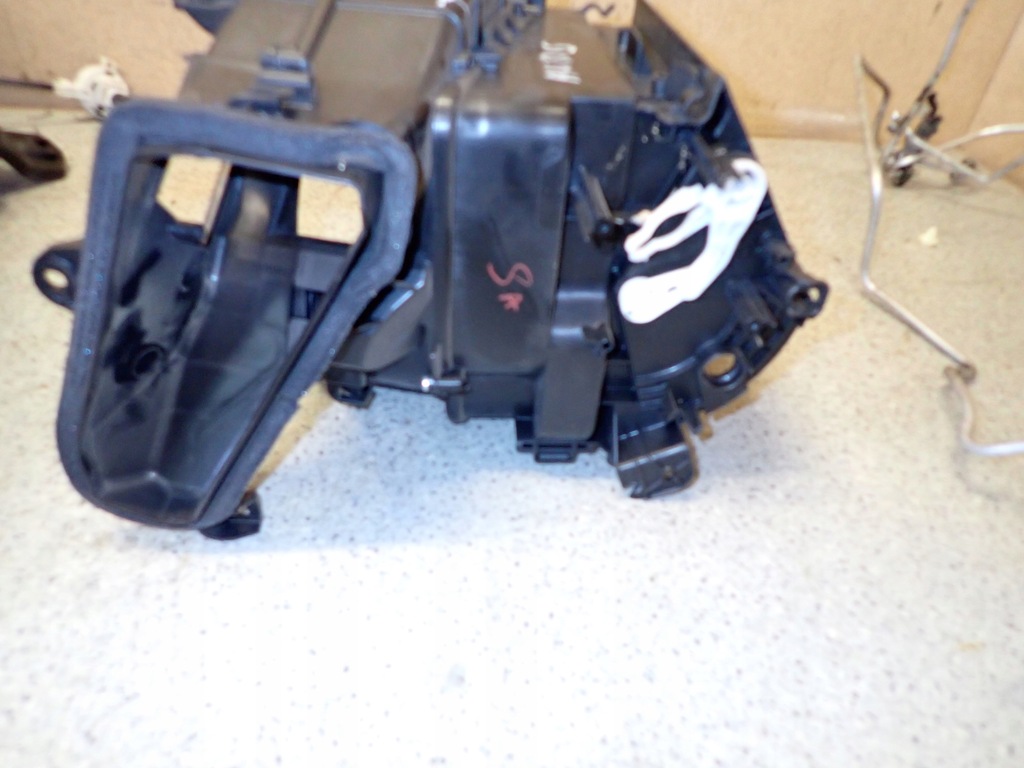 фото №4, Toyota auris 2006- корпус вентилятора отопителя