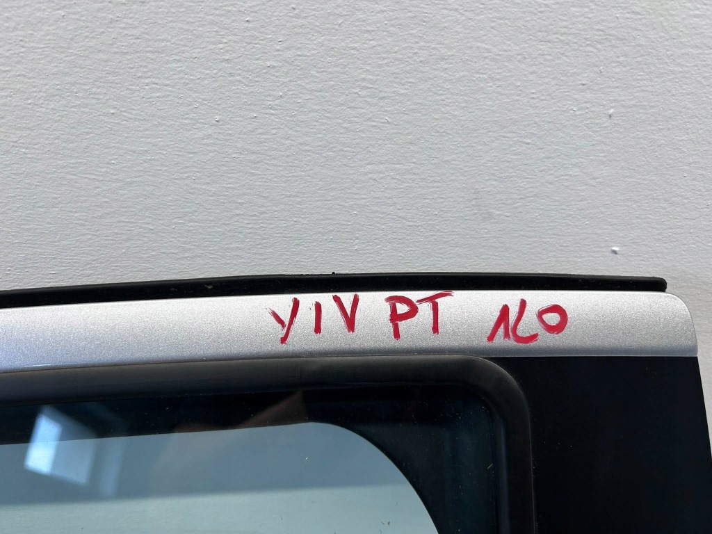 Yaris iv mazda 2 коплектная  дверь задняя правое  правый  задняя 1l0 в Украине