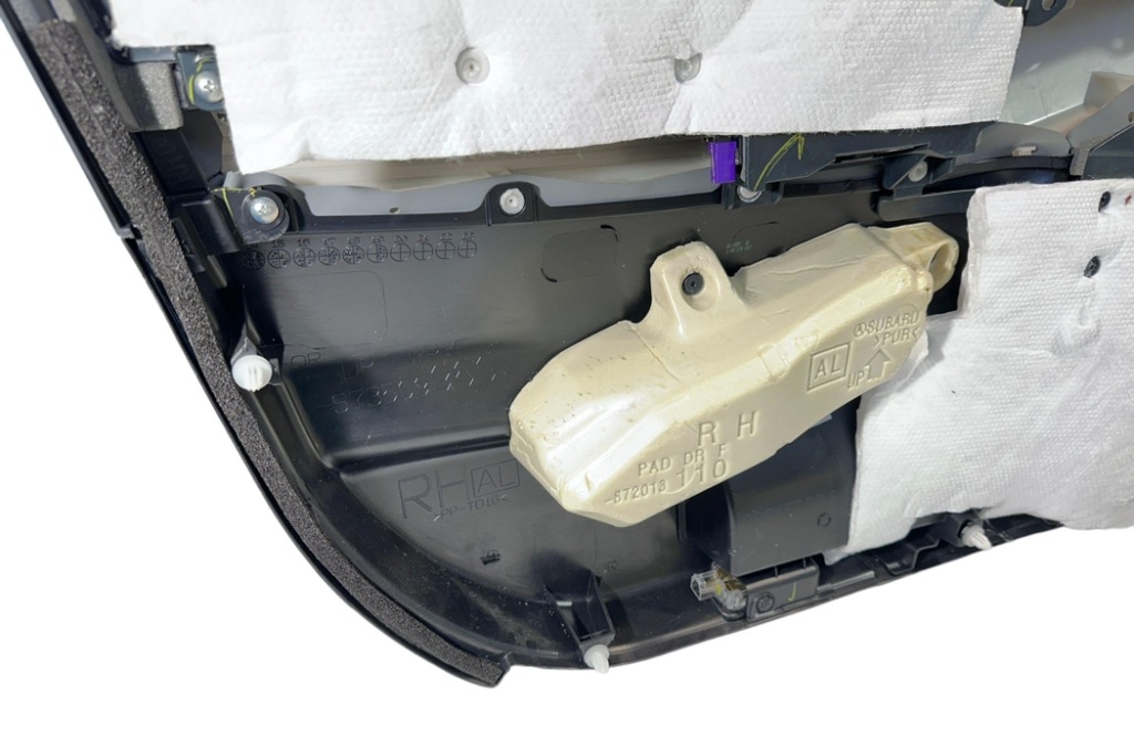 Купити Обшивка передніх правих двері subaru outback bs 94261al14bsh 2.5l