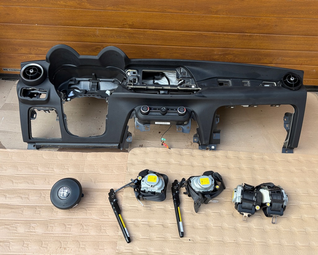 фото №1, Консоль панель приладів приладова комплектна alfa romeo stelvio veloce 2020