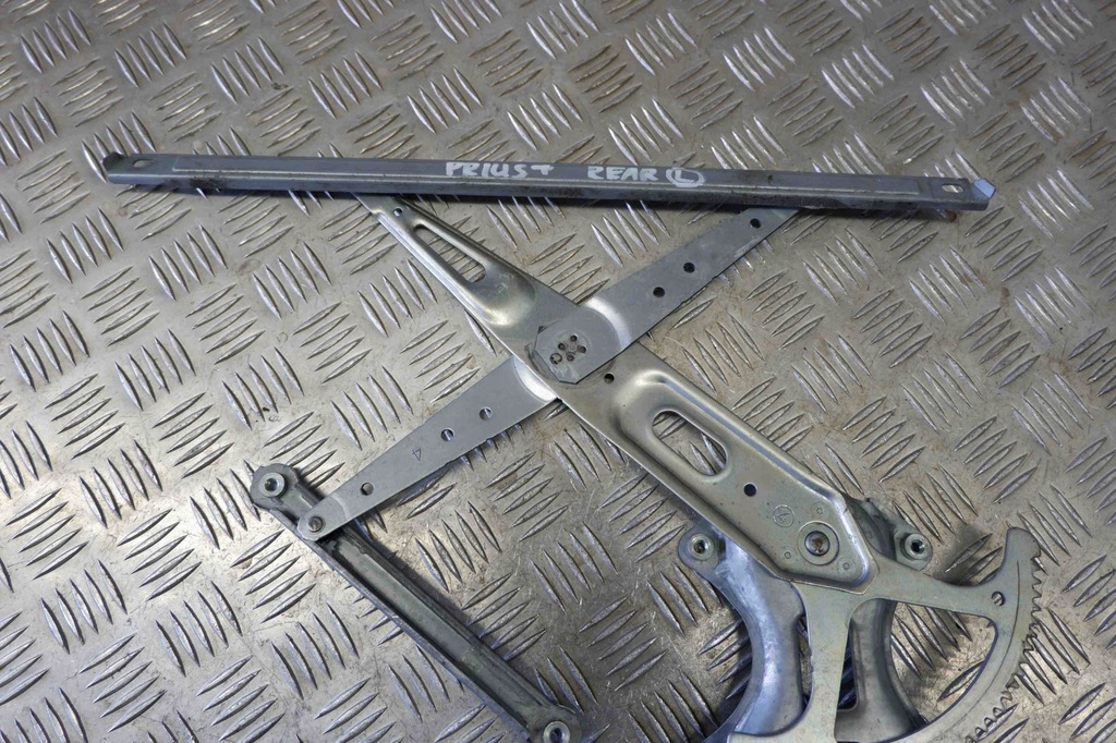 фото №7, Подъемник стекло задних левых дверь toyota prius plus _w4_ 6980221010