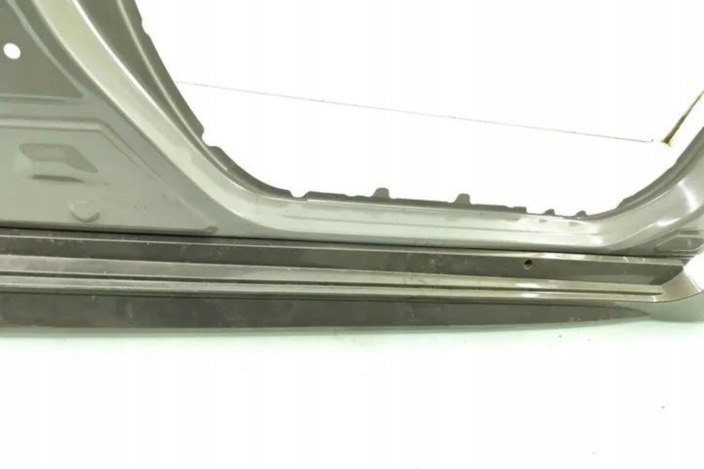 фото №11, Подножка левый toyota corolla estate _e21_ 7585002210 0.0l hybrid 72kw 2022