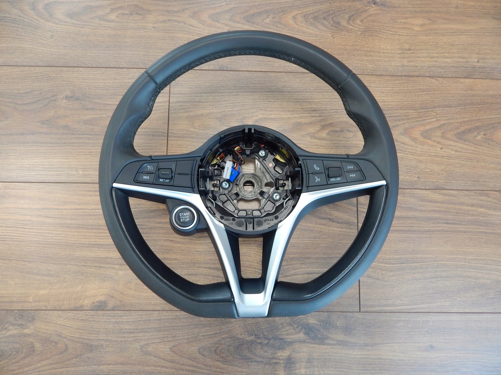 фото №1, Alfa romeo giulia stelvio - воздуховод кожа oryg