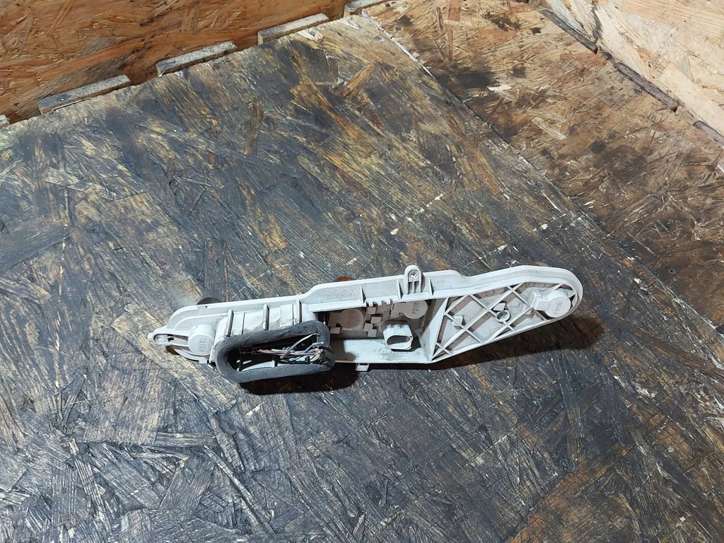 фото №6, Вкладыш лампы левый левый задняя задний skoda roomster 5j7945257