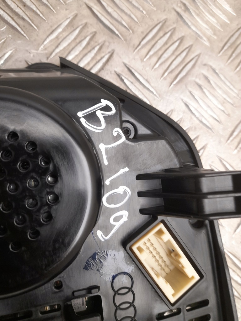 фото №5, Панель приладів приладова audi q8 e-tron 2023 км/год автоматична коробка передач передач 4ke