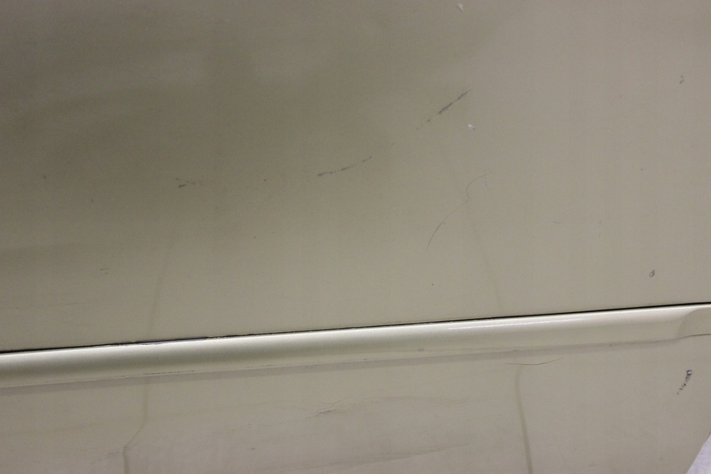 Lexus is is200 универсал 98r- дверь правое  задняя задняя Киев