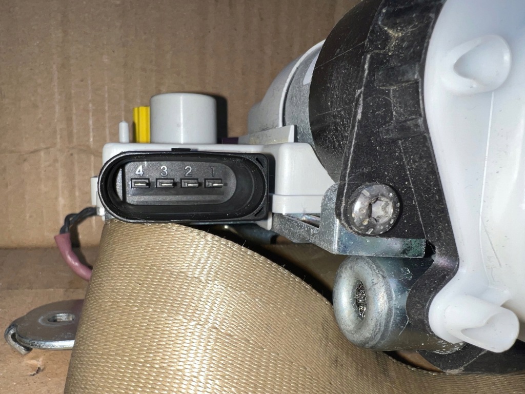 Audi a8 d4 ремень безопасности левое  перед передний кремовый 4h0857705a Киев