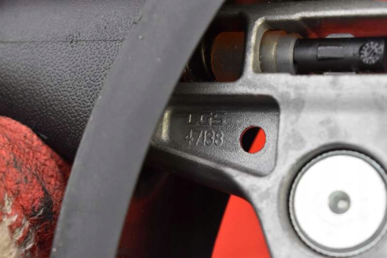 фото №10, Рычаг тормоза ручного 6j0711303a seat altea 04-09