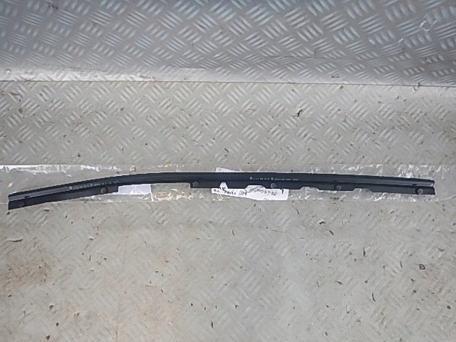 фото №1, Mercedes e w212 прокладка pod капот перед капот