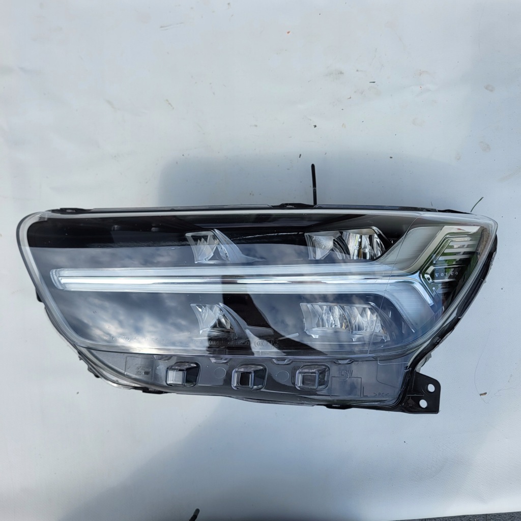 Купити Фара лівий перед європа  32342456 volvo xc40 2 led