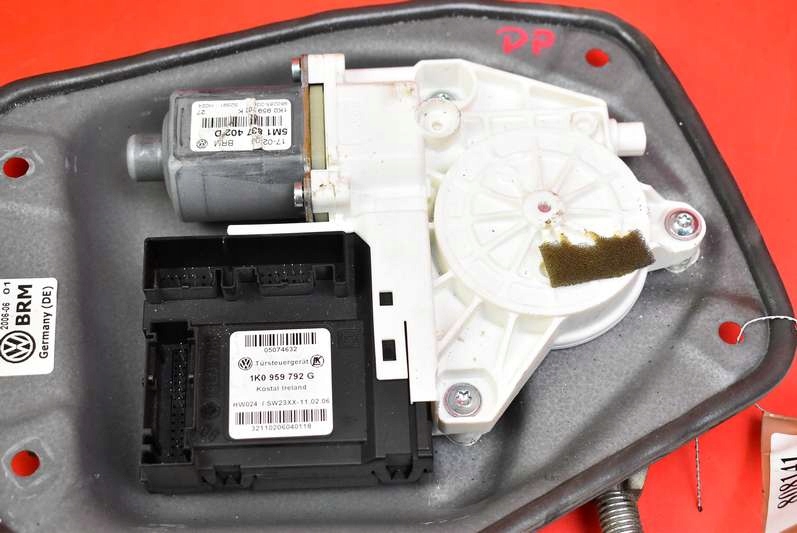 фото №7, Подъемник стекло правый перед eu 5m0837462 vw golf 5 v plus 03-09