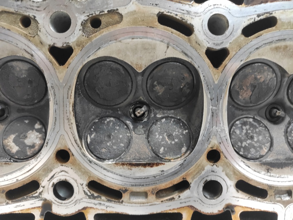 Комплектна головка циліндрів 9634355510 вали peugeot citroen 1.8 16v 6fz Ціна