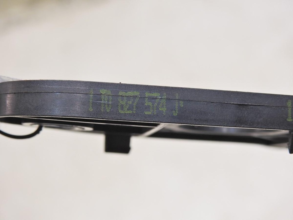 фото №7, Молдинг накладка ручка микровыключатель крышки задняя vw golf v plus 1t0827574j