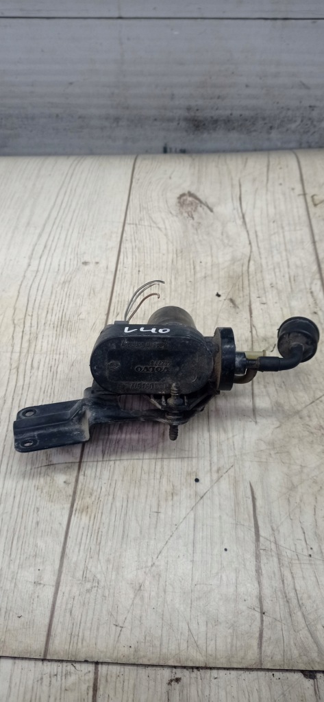 фото №1, Volvo v40 s40 помпа вакуумная замка центрального