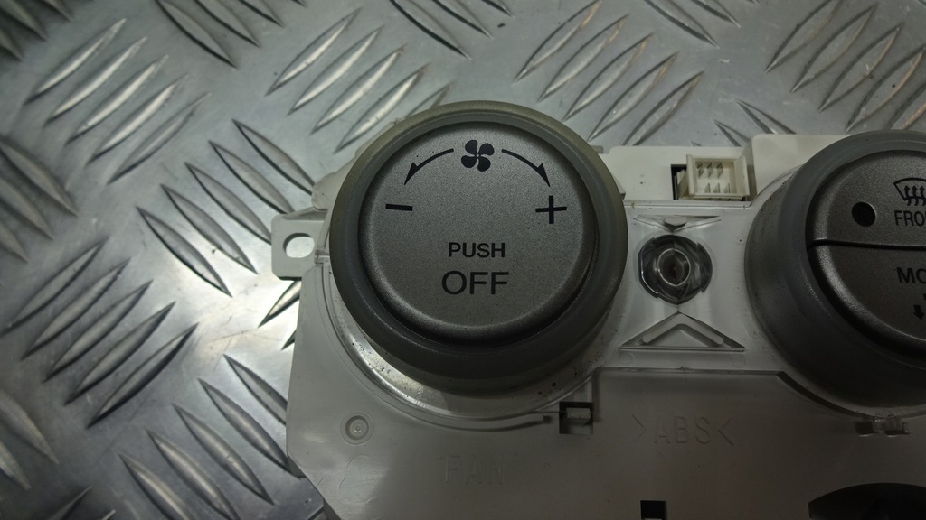 фото №8, Панель керування обдув mazda 6 gy