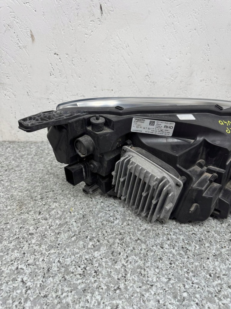 Фара лівий перед full led volvo v40 2 2012-2018r 31677020 рестайлінг Зі Шроту