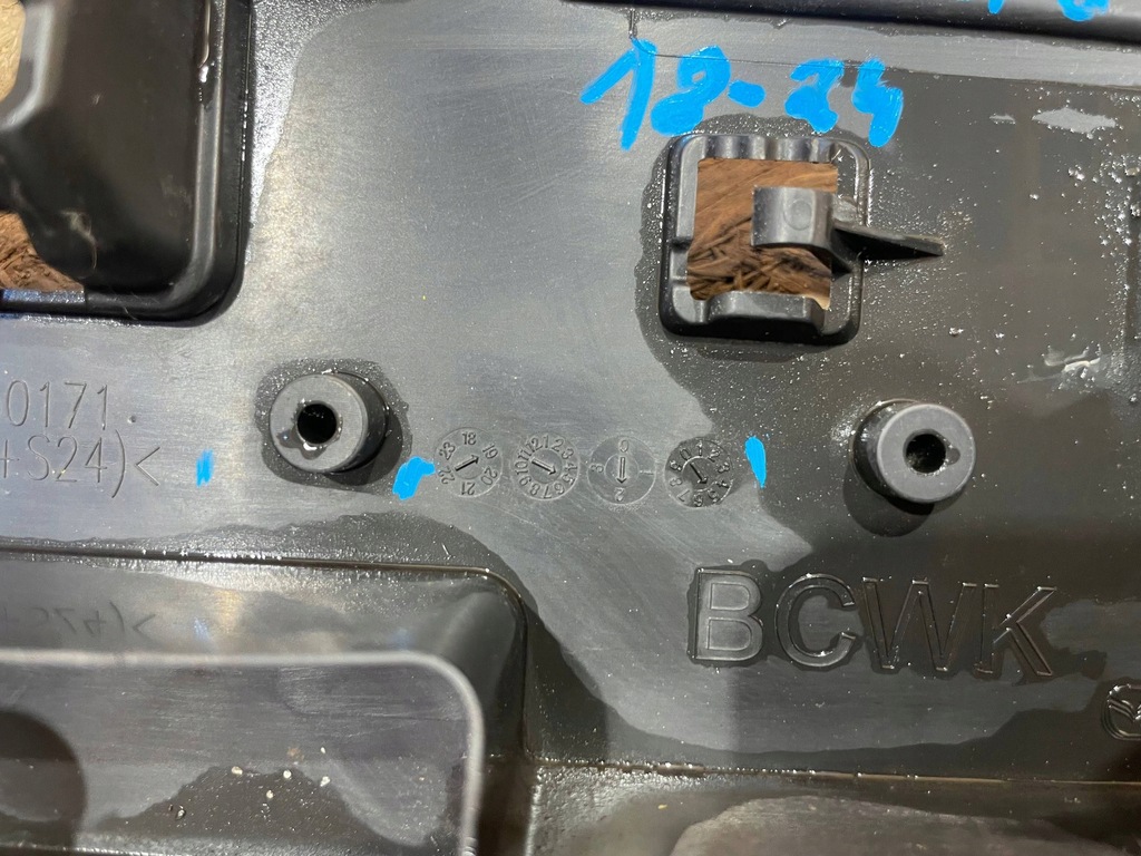 фото №15, Mazda 3 bp iv 4 19- hb молдинг подкладка pod номерной знак бампер перед передняя