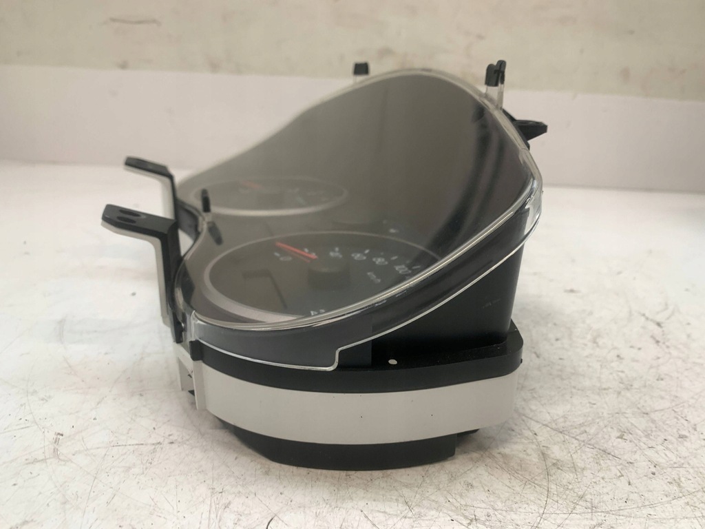 фото №9, Hyundai i20 приборная панель счетчик спидометр 940061j160