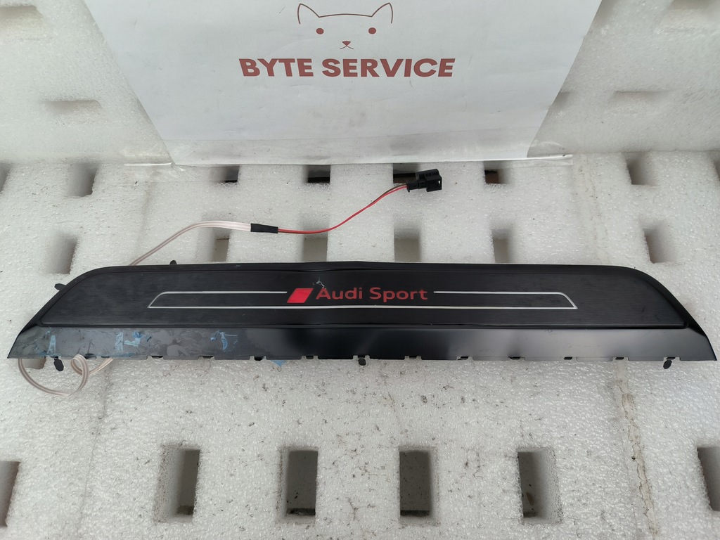 фото №1, Audi e-tron gt молдинг порог 4j3947415