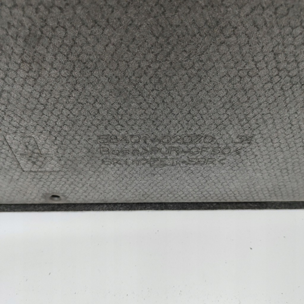 фото №9, Toyota auris e180 2013 обшивка багажника