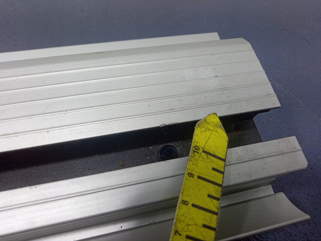 фото №7, Bmw x6 e71 направляющая крепёжная направляющая багажника правая 6981044