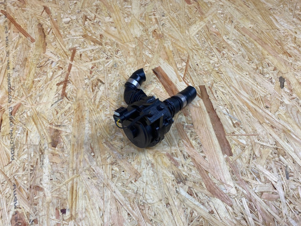 Дополнительная насос воды bmw g20 g21 m3 g80 m4 g82 8840614 в Украине